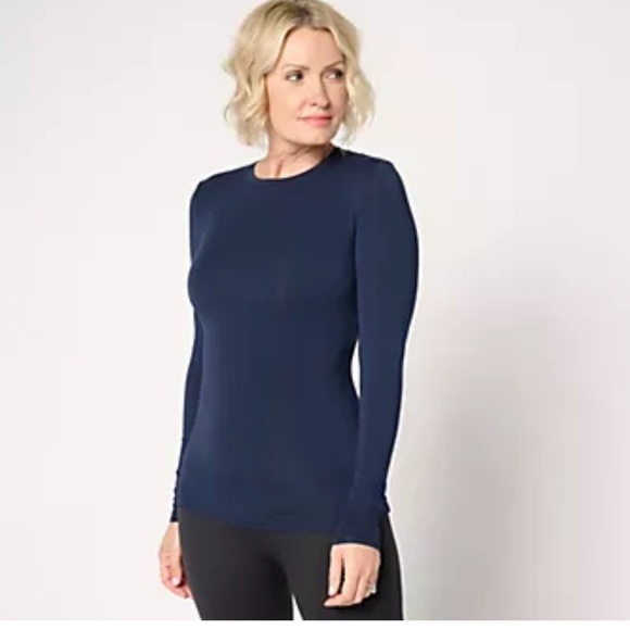 Navy cuddl duds long sleeve shirt in excellent like-new condition  size medium - Picture 1 of 4